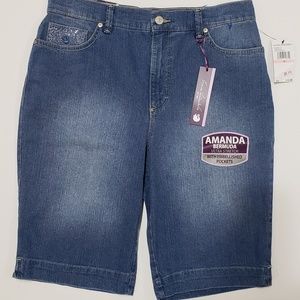 AMANDA Bermuda ultra stretch shorts size 10